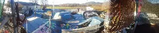 Vue panoramique des rampes graffées du park en plein soleil